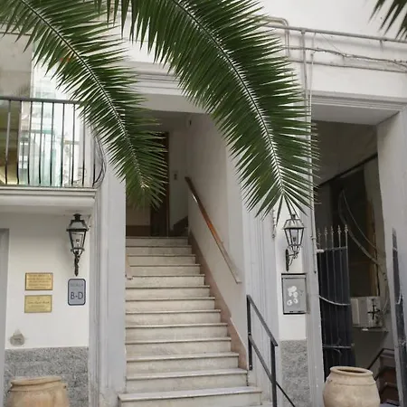 Ferdinando'S Home-3